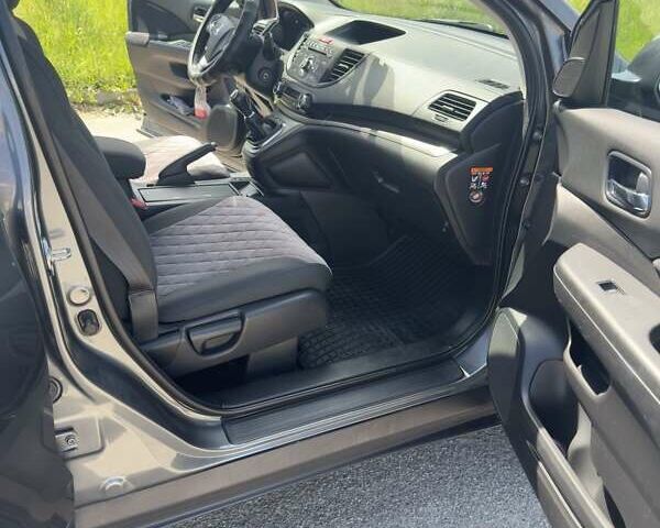 Серый Хонда СРВ, объемом двигателя 1.6 л и пробегом 254 тыс. км за 16000 $, фото 9 на Automoto.ua