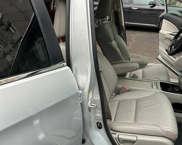 Серый Хонда СРВ, объемом двигателя 2.35 л и пробегом 213 тыс. км за 15500 $, фото 27 на Automoto.ua