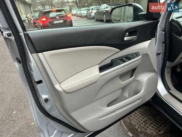 Серый Хонда СРВ, объемом двигателя 2.35 л и пробегом 213 тыс. км за 15500 $, фото 17 на Automoto.ua