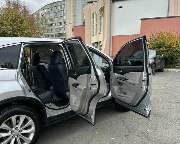 Хонда СРВ 2014 в Полтаве на Automoto.ua Серый Хонда СРВ, объемом двигателя 2.35 л и пробегом 189 тыс. км за 13500 $, фото 17 на Automoto.ua