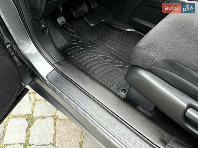 Хонда СРВ 2014 в Киеве на Automoto.ua Серый Хонда СРВ, объемом двигателя 2.4 л и пробегом 92 тыс. км за 17300 $, фото 41 на Automoto.ua