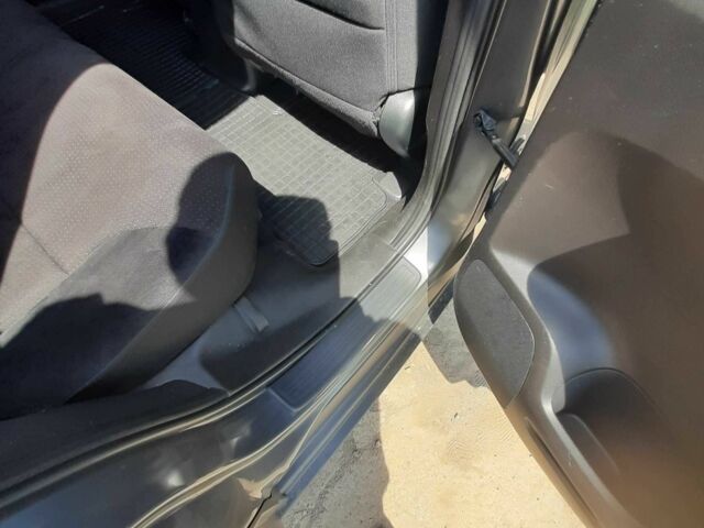 Серый Хонда СРВ, объемом двигателя 1.6 л и пробегом 236 тыс. км за 17500 $, фото 16 на Automoto.ua