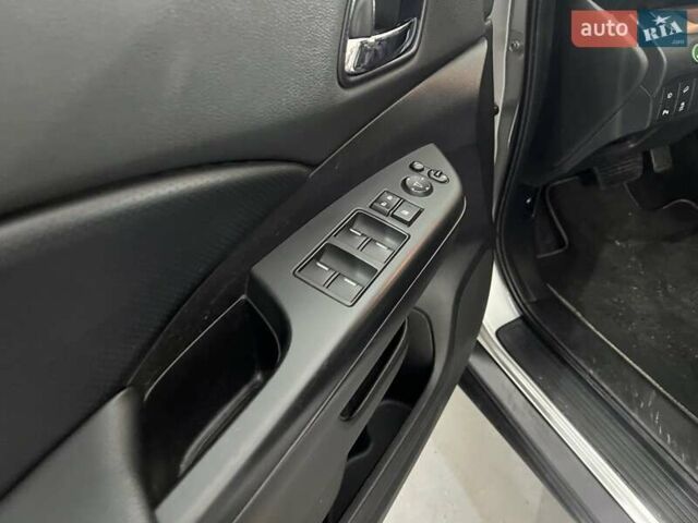 Сірий Хонда СРВ, об'ємом двигуна 2.2 л та пробігом 179 тис. км за 16400 $, фото 4 на Automoto.ua