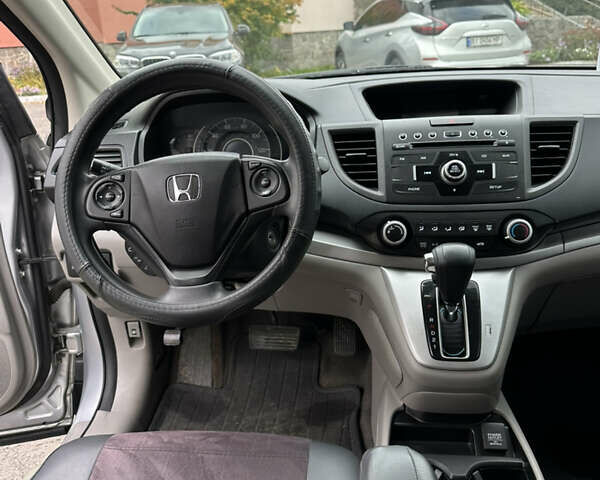 Хонда СРВ 2014 в Полтаве на Automoto.ua Серый Хонда СРВ, объемом двигателя 2.35 л и пробегом 189 тыс. км за 13500 $, фото 11 на Automoto.ua