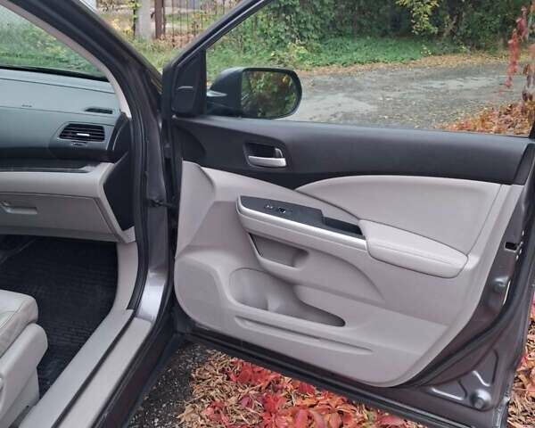 Хонда СРВ 2014 в Полтаве на Automoto.ua Серый Хонда СРВ, объемом двигателя 2.36 л и пробегом 149 тыс. км за 15500 $, фото 29 на Automoto.ua