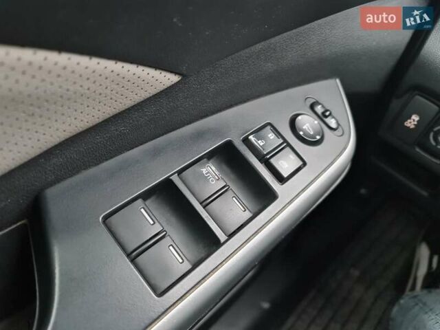 Сірий Хонда СРВ, об'ємом двигуна 2.36 л та пробігом 223 тис. км за 14800 $, фото 21 на Automoto.ua