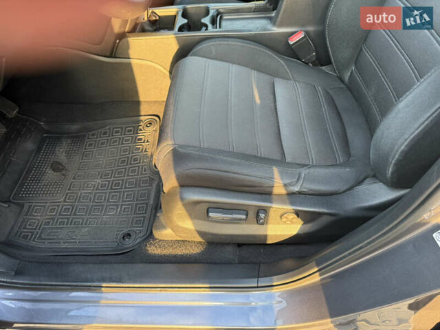 Серый Хонда СРВ, объемом двигателя 1.5 л и пробегом 139 тыс. км за 22000 $, фото 5 на Automoto.ua