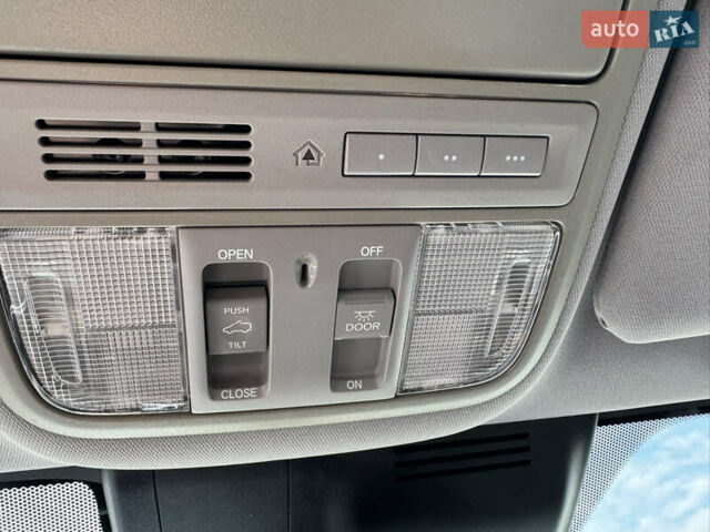 Сірий Хонда СРВ, об'ємом двигуна 1.5 л та пробігом 108 тис. км за 19900 $, фото 39 на Automoto.ua