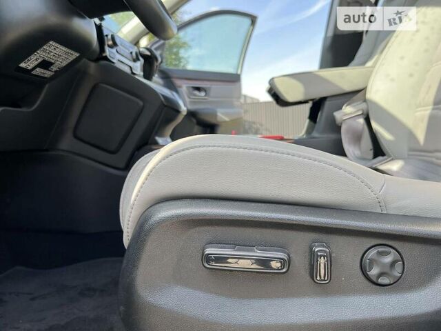 Серый Хонда СРВ, объемом двигателя 1.5 л и пробегом 39 тыс. км за 31950 $, фото 1 на Automoto.ua