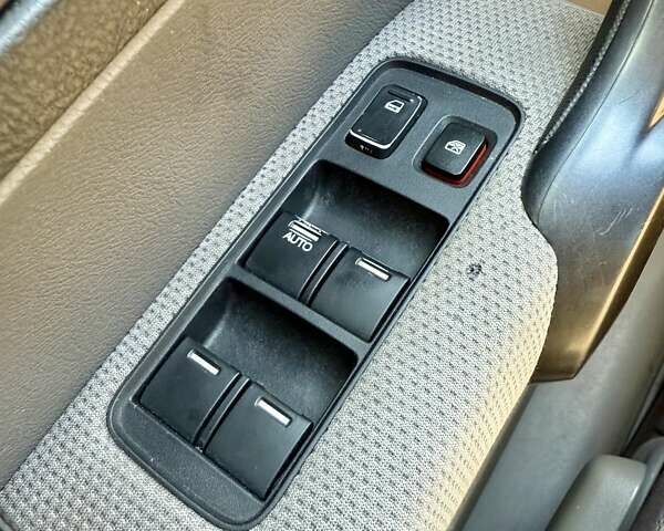 Синій Хонда СРВ, об'ємом двигуна 2.4 л та пробігом 253 тис. км за 9999 $, фото 26 на Automoto.ua