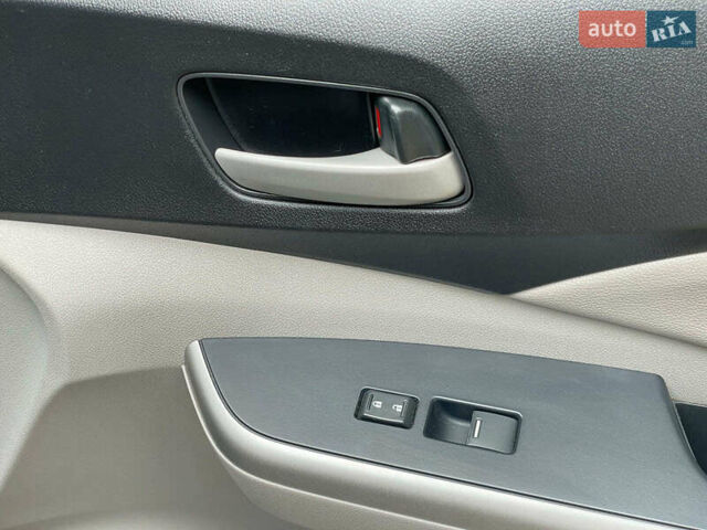 Хонда СРВ 2014 в Киеве на Automoto.ua Синий Хонда СРВ, объемом двигателя 2.4 л и пробегом 143 тыс. км за 16490 $, фото 37 на Automoto.ua