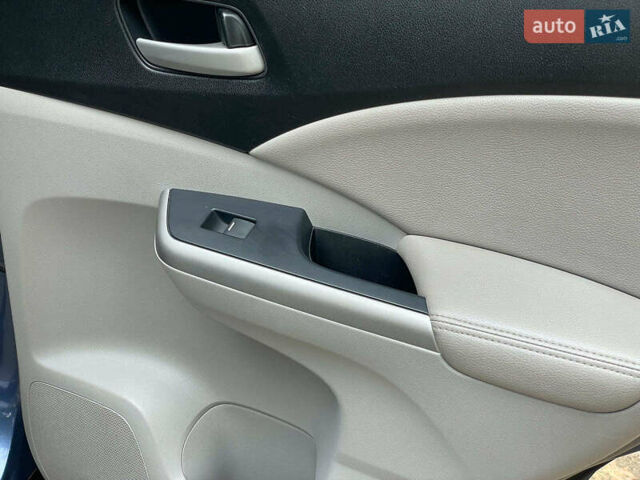 Хонда СРВ 2014 в Киеве на Automoto.ua Синий Хонда СРВ, объемом двигателя 2.4 л и пробегом 143 тыс. км за 16490 $, фото 32 на Automoto.ua