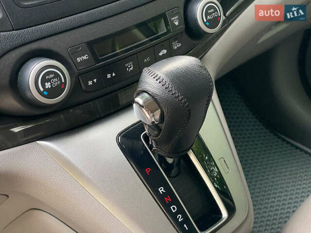 Хонда СРВ 2014 в Киеве на Automoto.ua Синий Хонда СРВ, объемом двигателя 2.4 л и пробегом 143 тыс. км за 16490 $, фото 25 на Automoto.ua