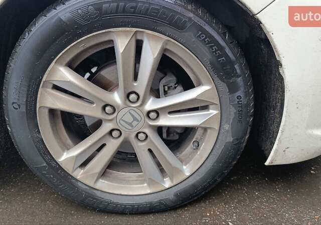 Белый Хонда ЦРЗ, объемом двигателя 1.5 л и пробегом 201 тыс. км за 6300 $, фото 19 на Automoto.ua