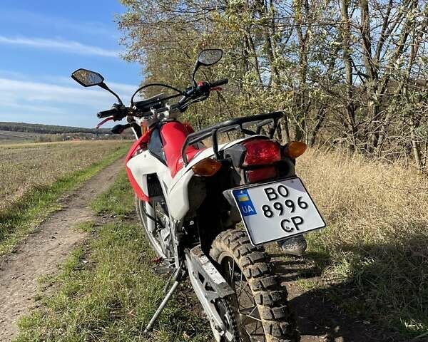 Красный Хонда CRF 250L, объемом двигателя 0.3 л и пробегом 12 тыс. км за 4300 $, фото 2 на Automoto.ua