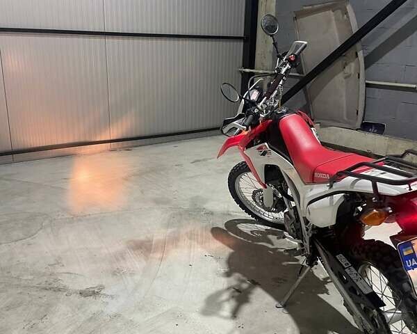 Хонда CRF 250L, объемом двигателя 0.25 л и пробегом 5 тыс. км за 5400 $, фото 2 на Automoto.ua