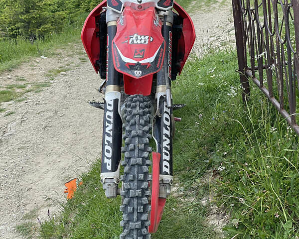 Хонда CRF 250R 2009 в Ивано-Франковске на Automoto.ua Красный Хонда CRF 250R, объемом двигателя 0.25 л и пробегом 60 тыс. км за 2650 $, фото 5 на Automoto.ua