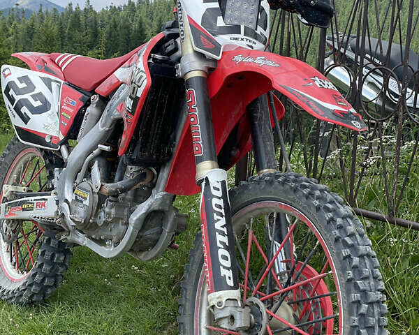 Хонда CRF 250R 2009 в Ивано-Франковске на Automoto.ua Красный Хонда CRF 250R, объемом двигателя 0.25 л и пробегом 60 тыс. км за 2650 $, фото 1 на Automoto.ua