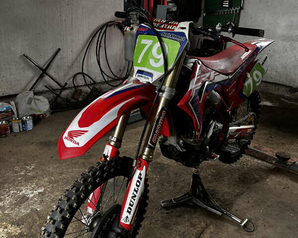 Червоний Хонда CRF 250R, об'ємом двигуна 0.25 л та пробігом 3 тис. км за 5000 $, фото 2 на Automoto.ua