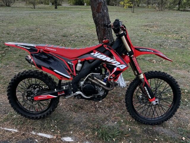 Хонда CRF 250R, объемом двигателя 0.25 л и пробегом 0 тыс. км за 4000 $, фото 1 на Automoto.ua