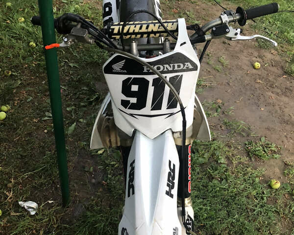 Белый Хонда CRF 450R, объемом двигателя 0.45 л и пробегом 318 тыс. км за 3500 $, фото 8 на Automoto.ua