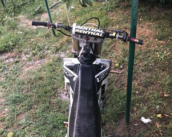 Белый Хонда CRF 450R, объемом двигателя 0.45 л и пробегом 318 тыс. км за 3500 $, фото 7 на Automoto.ua