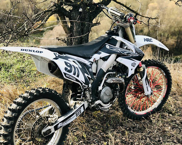 Белый Хонда CRF 450R, объемом двигателя 0.45 л и пробегом 318 тыс. км за 3500 $, фото 2 на Automoto.ua