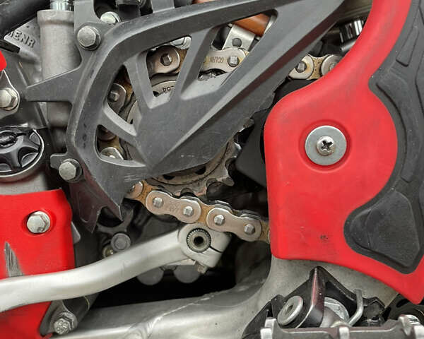 Хонда CRF 450R 2014 у Вышгороде на Automoto.ua Червоний Хонда CRF 450R, об'ємом двигуна 0.45 л та пробігом 160 тис. км за 5500 $, фото 12 на Automoto.ua