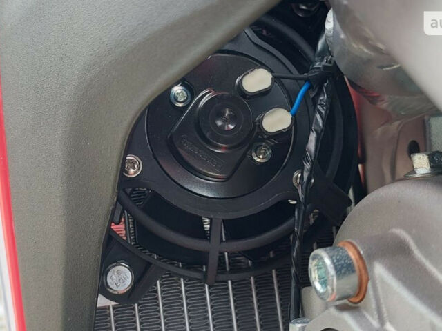 Хонда CRF 450R, об'ємом двигуна 0 л та пробігом 0 тис. км за 4000 $, фото 16 на Automoto.ua