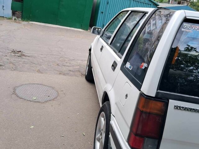 Белый Хонда Цивик Шатл, объемом двигателя 1 л и пробегом 288 тыс. км за 27500 $, фото 2 на Automoto.ua