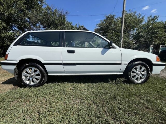 Белый Хонда Цивик, объемом двигателя 1.3 л и пробегом 413 тыс. км за 1050 $, фото 3 на Automoto.ua