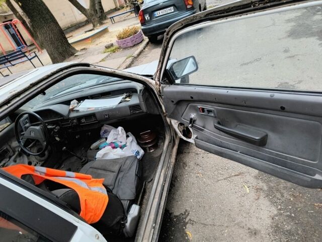 Белый Хонда Цивик, объемом двигателя 1.3 л и пробегом 300 тыс. км за 619 $, фото 4 на Automoto.ua