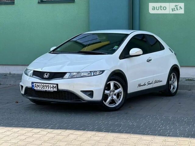 Белый Хонда Цивик, объемом двигателя 1.3 л и пробегом 227 тыс. км за 7000 $, фото 3 на Automoto.ua