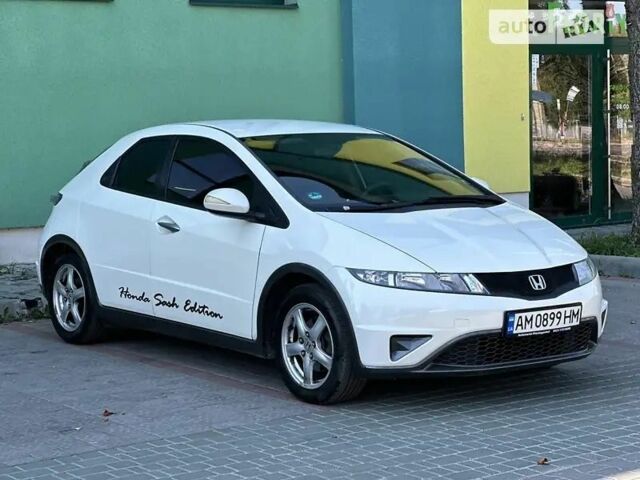 Белый Хонда Цивик, объемом двигателя 1.3 л и пробегом 227 тыс. км за 7000 $, фото 4 на Automoto.ua