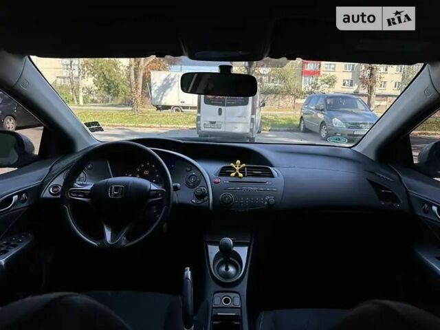 Белый Хонда Цивик, объемом двигателя 1.3 л и пробегом 227 тыс. км за 7000 $, фото 6 на Automoto.ua