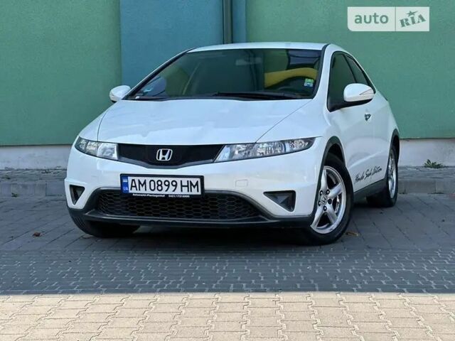 Белый Хонда Цивик, объемом двигателя 1.3 л и пробегом 227 тыс. км за 7000 $, фото 1 на Automoto.ua