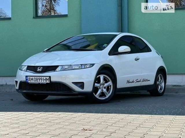 Белый Хонда Цивик, объемом двигателя 1.3 л и пробегом 227 тыс. км за 7000 $, фото 5 на Automoto.ua