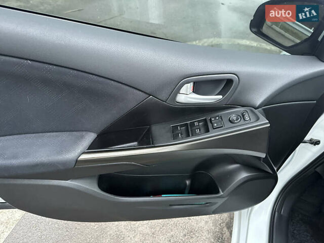 Белый Хонда Цивик, объемом двигателя 2.2 л и пробегом 240 тыс. км за 10200 $, фото 12 на Automoto.ua