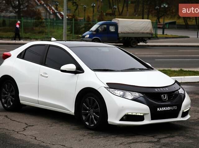 Белый Хонда Цивик, объемом двигателя 1.8 л и пробегом 155 тыс. км за 10999 $, фото 2 на Automoto.ua