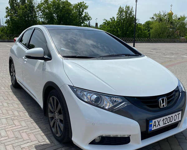 Хонда Цивик 2012 в Харькове на Automoto.ua Белый Хонда Цивик, объемом двигателя 1.8 л и пробегом 155 тыс. км за 11500 $, фото 1 на Automoto.ua
