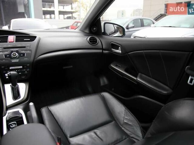 Белый Хонда Цивик, объемом двигателя 1.8 л и пробегом 155 тыс. км за 10999 $, фото 12 на Automoto.ua