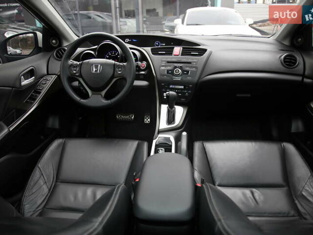 Белый Хонда Цивик, объемом двигателя 1.8 л и пробегом 155 тыс. км за 10999 $, фото 11 на Automoto.ua