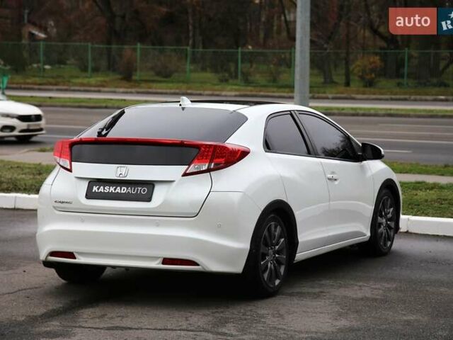 Белый Хонда Цивик, объемом двигателя 1.8 л и пробегом 155 тыс. км за 10999 $, фото 4 на Automoto.ua