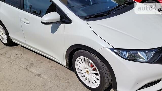 Белый Хонда Цивик, объемом двигателя 2.2 л и пробегом 185 тыс. км за 8700 $, фото 24 на Automoto.ua