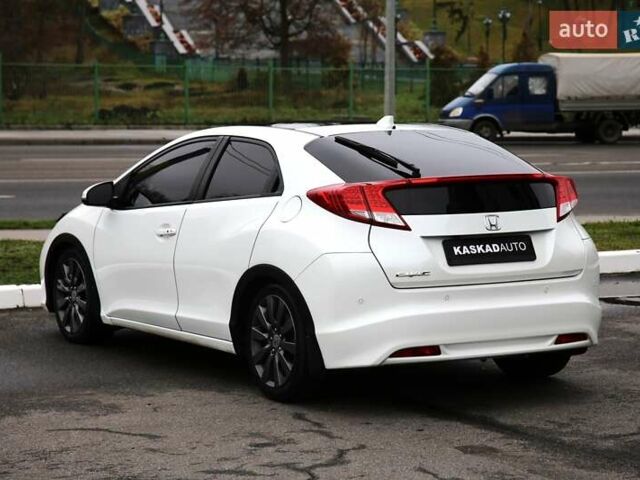 Белый Хонда Цивик, объемом двигателя 1.8 л и пробегом 155 тыс. км за 10999 $, фото 3 на Automoto.ua