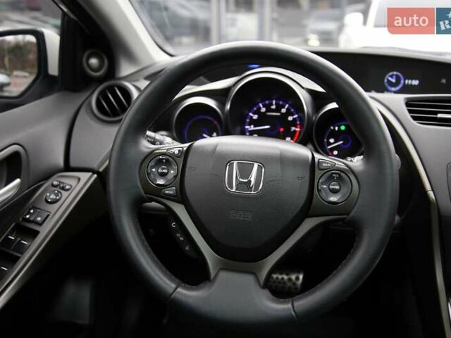 Белый Хонда Цивик, объемом двигателя 1.8 л и пробегом 155 тыс. км за 10999 $, фото 13 на Automoto.ua