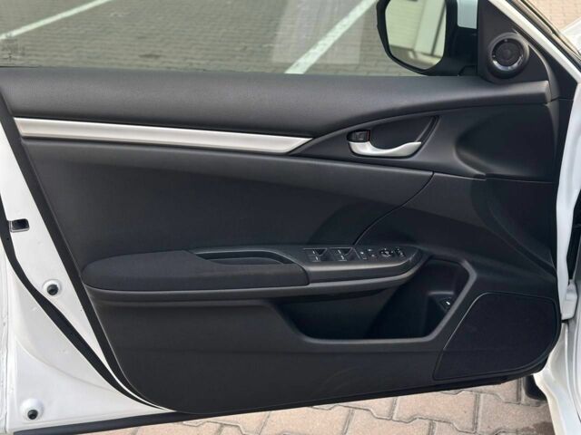 Хонда Цивик 2016 в Киеве на Automoto.ua Белый Хонда Цивик, объемом двигателя 2 л и пробегом 153 тыс. км за 12950 $, фото 10 на Automoto.ua