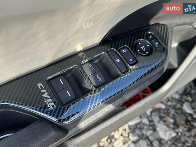 Белый Хонда Цивик, объемом двигателя 1.5 л и пробегом 134 тыс. км за 16490 $, фото 25 на Automoto.ua