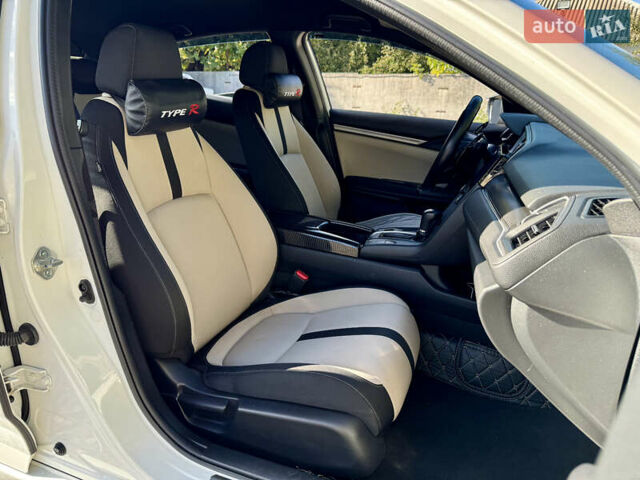 Белый Хонда Цивик, объемом двигателя 1.5 л и пробегом 134 тыс. км за 16490 $, фото 14 на Automoto.ua