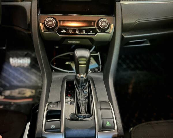 Білий Хонда Сівік, об'ємом двигуна 1.5 л та пробігом 110 тис. км за 16900 $, фото 5 на Automoto.ua